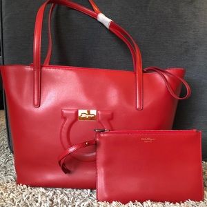 Gancio City Leather Tote Salvatore Ferragamo